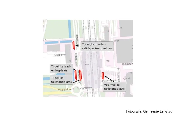 Taxistandplaats verhuist per 17 januari tijdelijk naar westzijde station