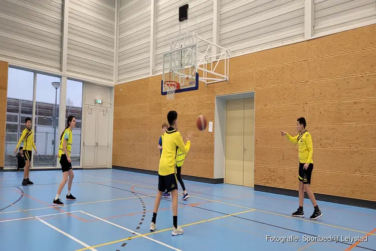 140 Lelystadse scholieren bij 3x3 Schoolbasketbalevent