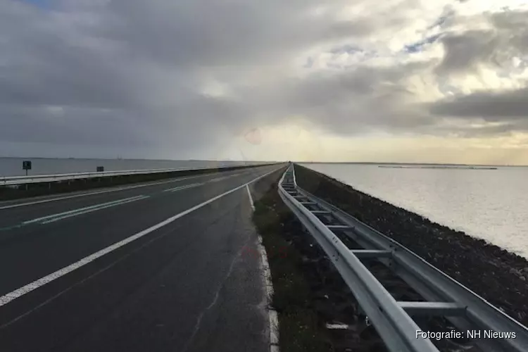 Markerwaarddijk vrijdagavond afgesloten voor verkeer vanwege werkzaamheden