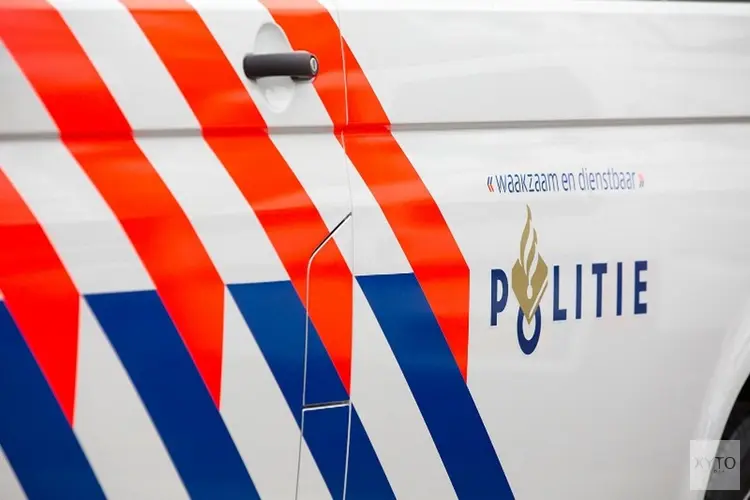 Vuurwerk door brievenbus in Lelystad, getuigen gezocht
