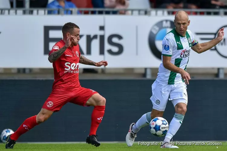 Robben terug op Nederlandse voetbalvelden na rentree in Almere