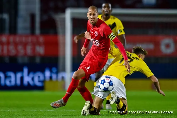 Almere City FC wint topper van NAC