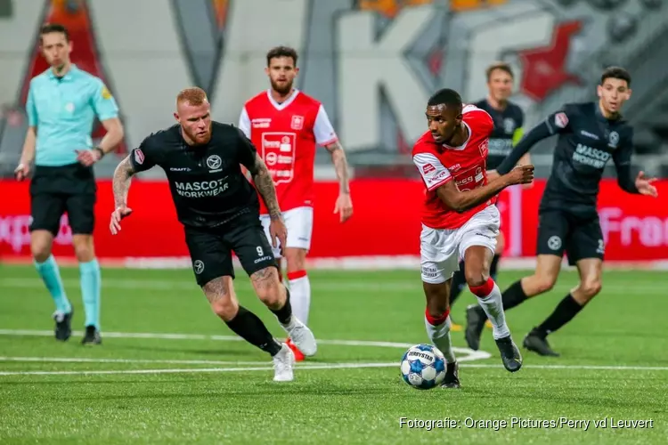 Almere City raakt verder achterop bij vijfde thuiszege MVV op rij