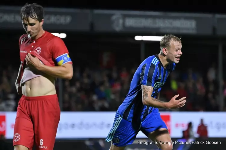 Max de Waal schiet Jong Ajax langs Almere City FC