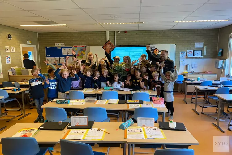 100% NL en Yuki Kempees verrassen leukste leraar op nationale Dag van de Leraar