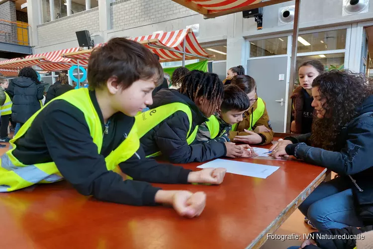 Lelystadse scholieren proeven soep op foodfestival