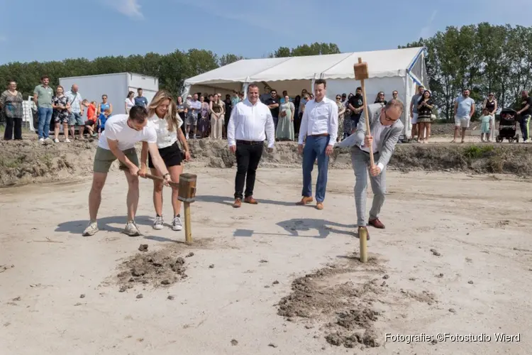 Startsein bouw woningen De Notentuin in Klein Nooten in Lelystad